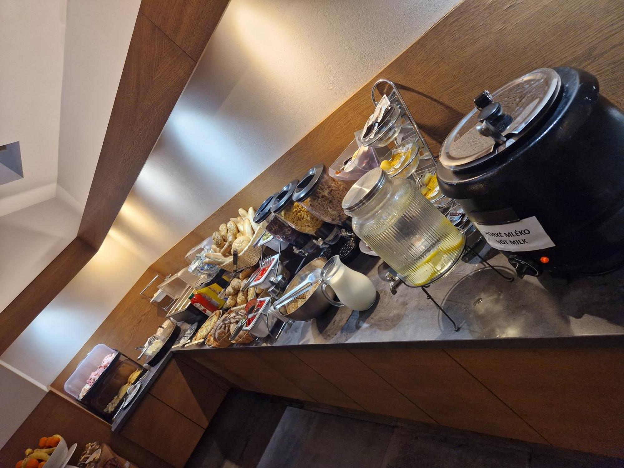 Family Hotel Maxim 베로운 외부 사진